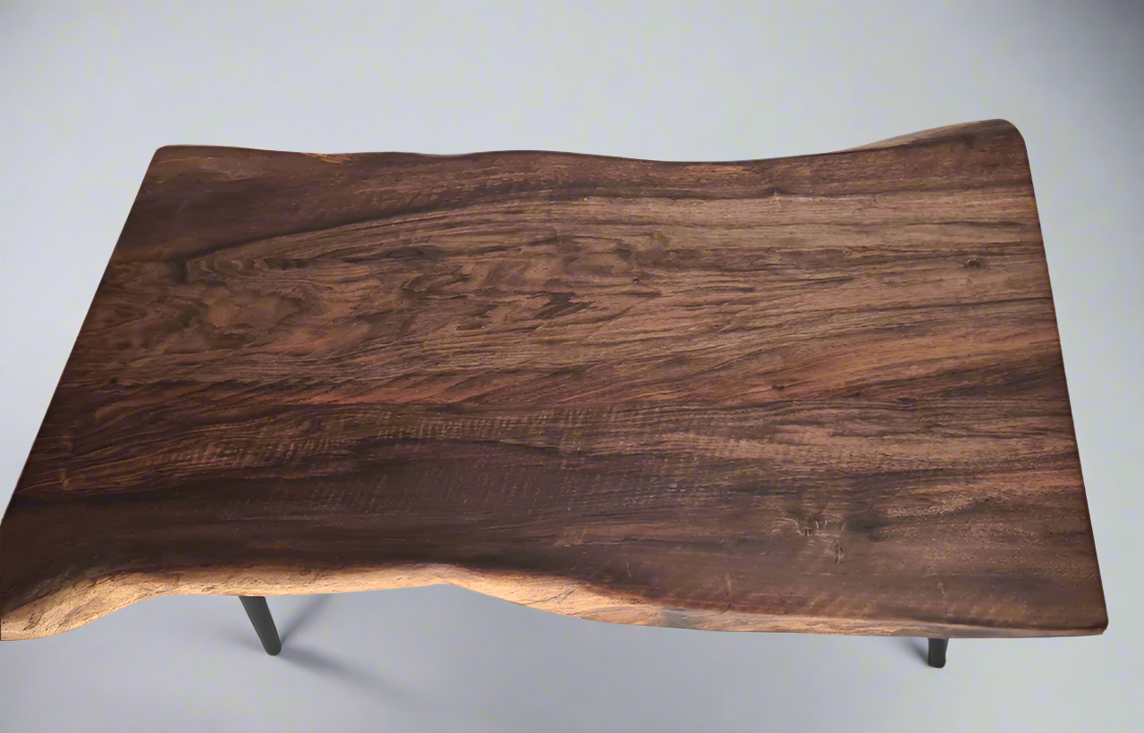 Table basse en noyer avec bordure vivante