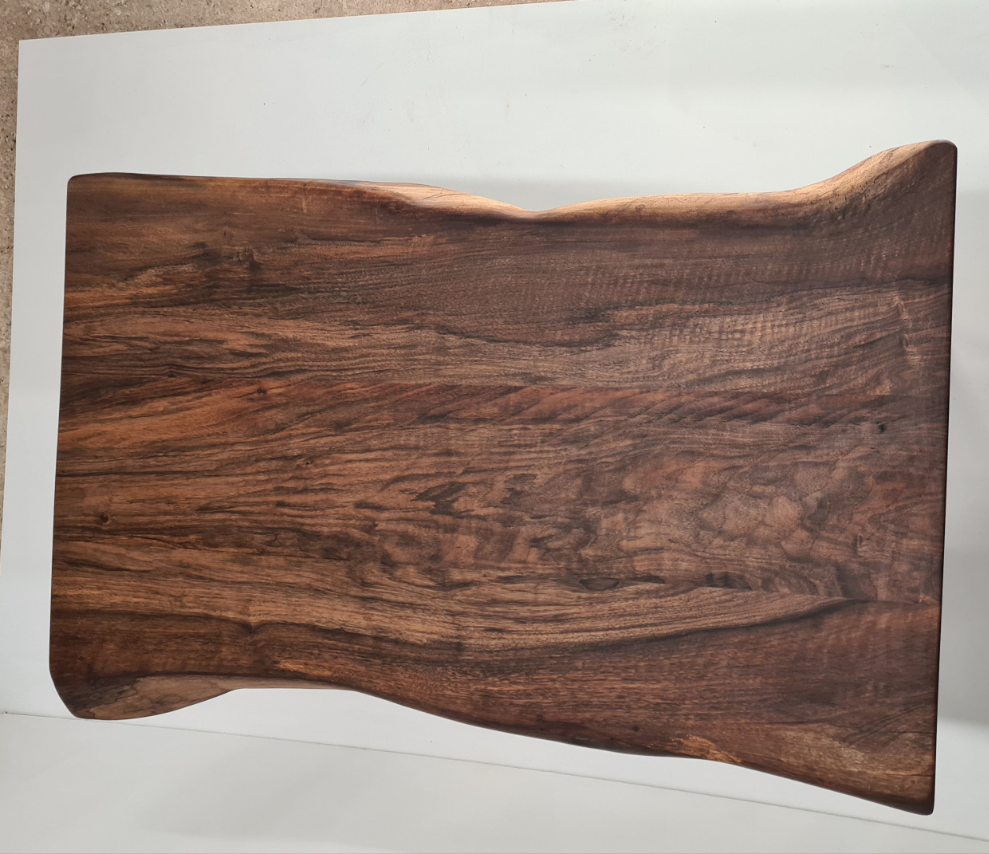 Table basse en noyer à bord vivant – Design artisanal français, personnalisable - Bois et Bonheur