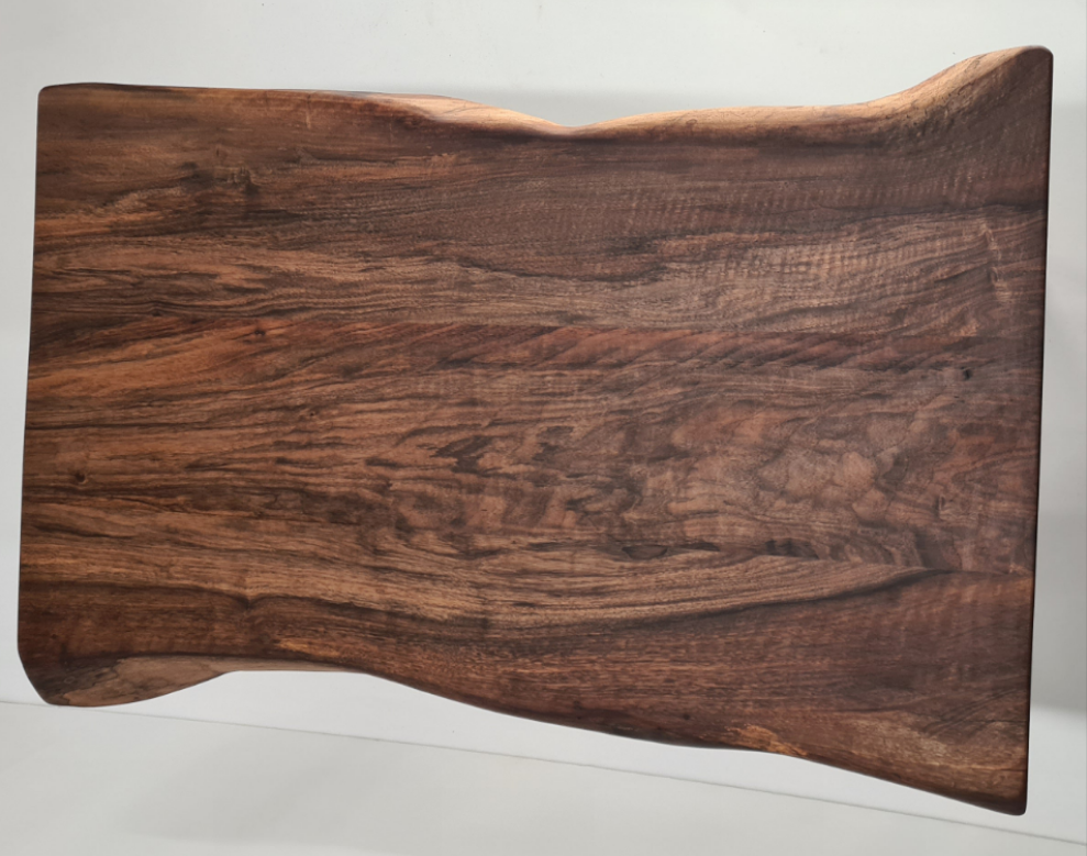 Table basse en noyer à bord vivant – Design artisanal français, personnalisable - Bois et Bonheur