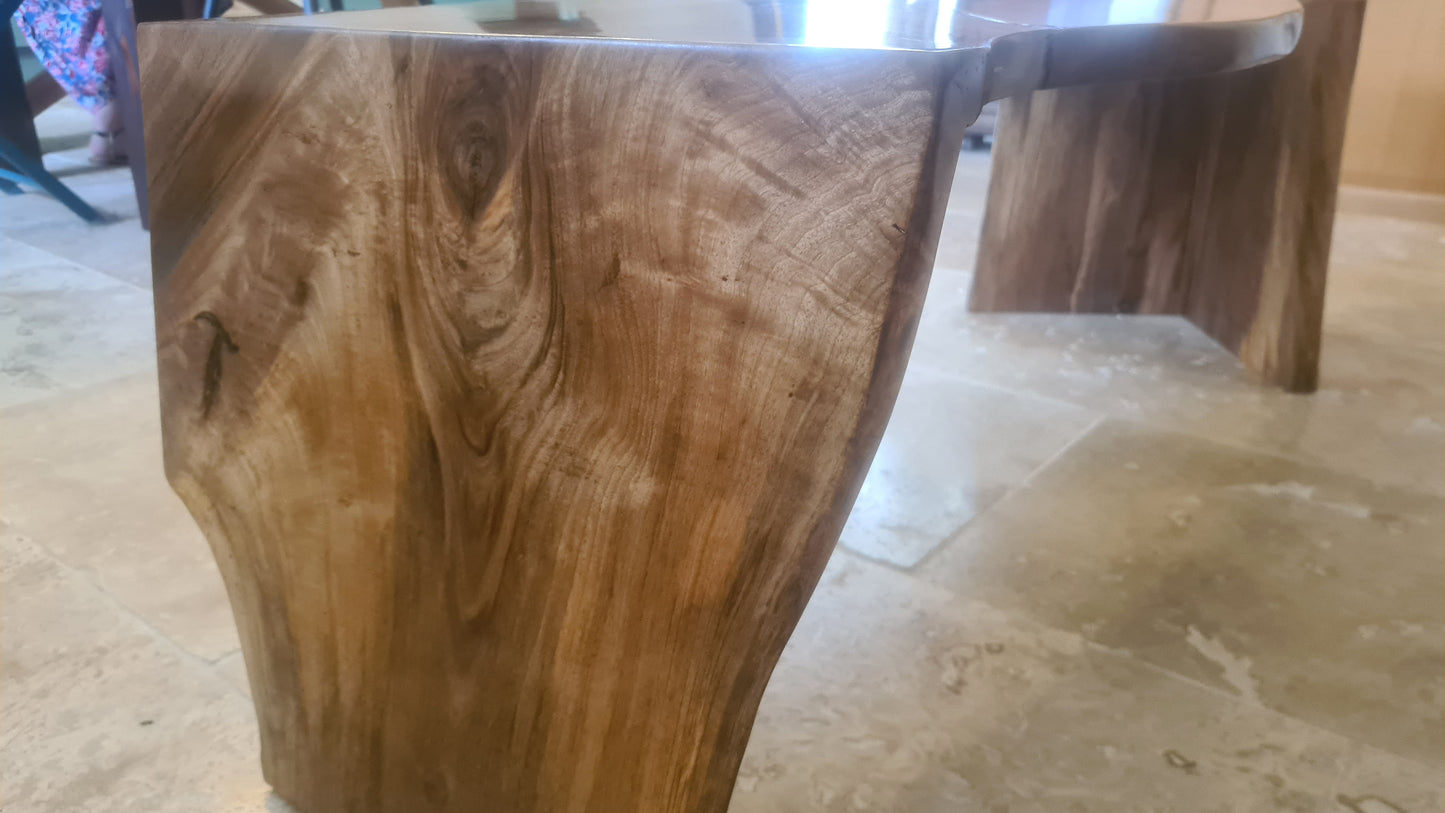 Table à manger « La Cascade » en noyer à bord naturel – Fabrication artisanale française, dimensions personnalisables - Bois et Bonheur