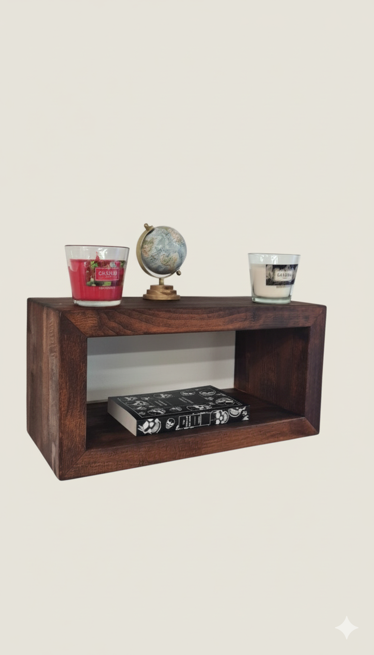 Console murale flottante en bois massif avec assemblages en onglet. Disponible en plusieurs tailles. Idéale comme meuble TV, bibliothèque, chevet ou console d’entrée. Fabrication artisanale, livraison gratuite en France.