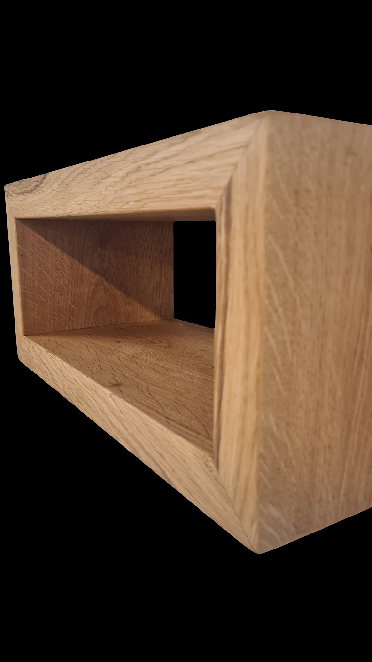Console murale flottante en chêne français – Assemblage en onglet et fixations invisibles